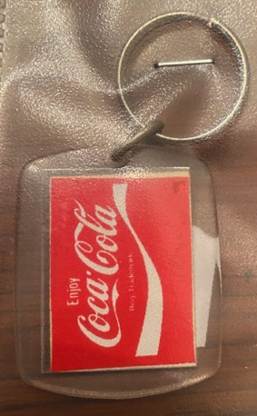 93243-1 € 2,00 coca cola sleutelhanger rood wit achterzijde wit rood.jpeg